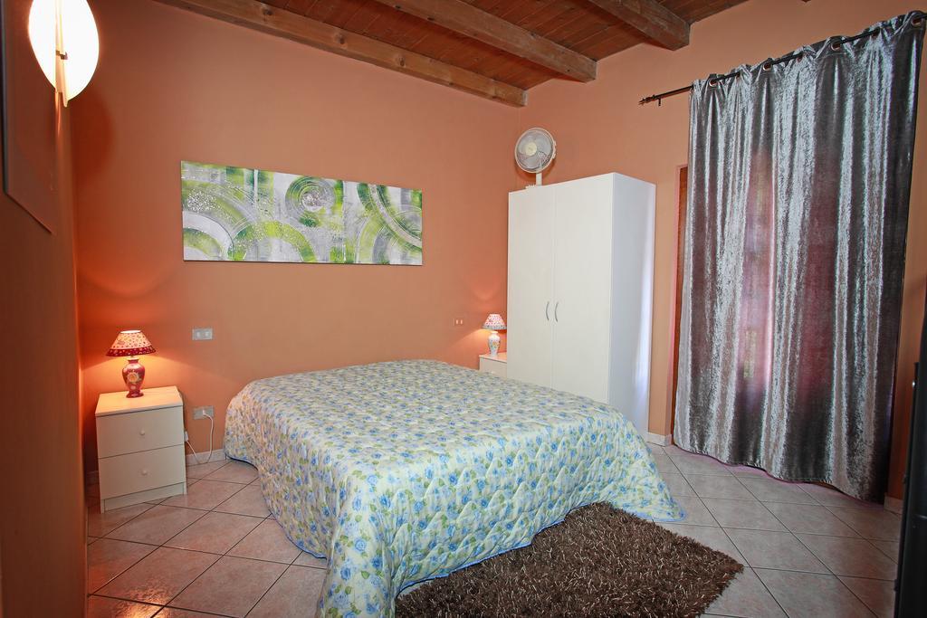 Agriturismo Licensi Del Bresa Monzambano Room photo