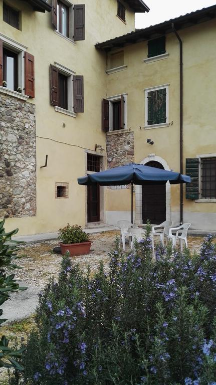 Agriturismo Licensi Del Bresa Monzambano Exterior photo