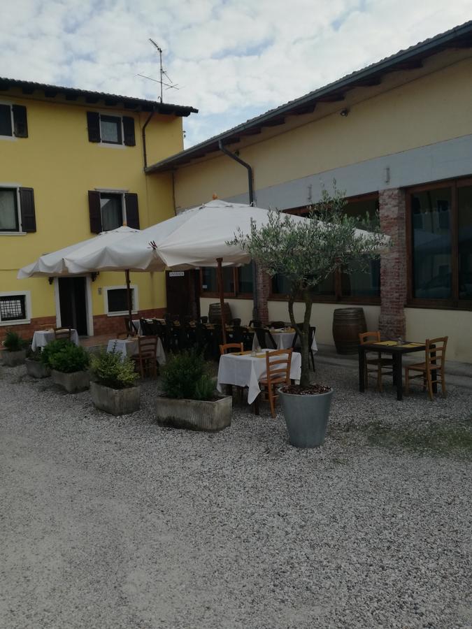 Agriturismo Licensi Del Bresa Monzambano Exterior photo